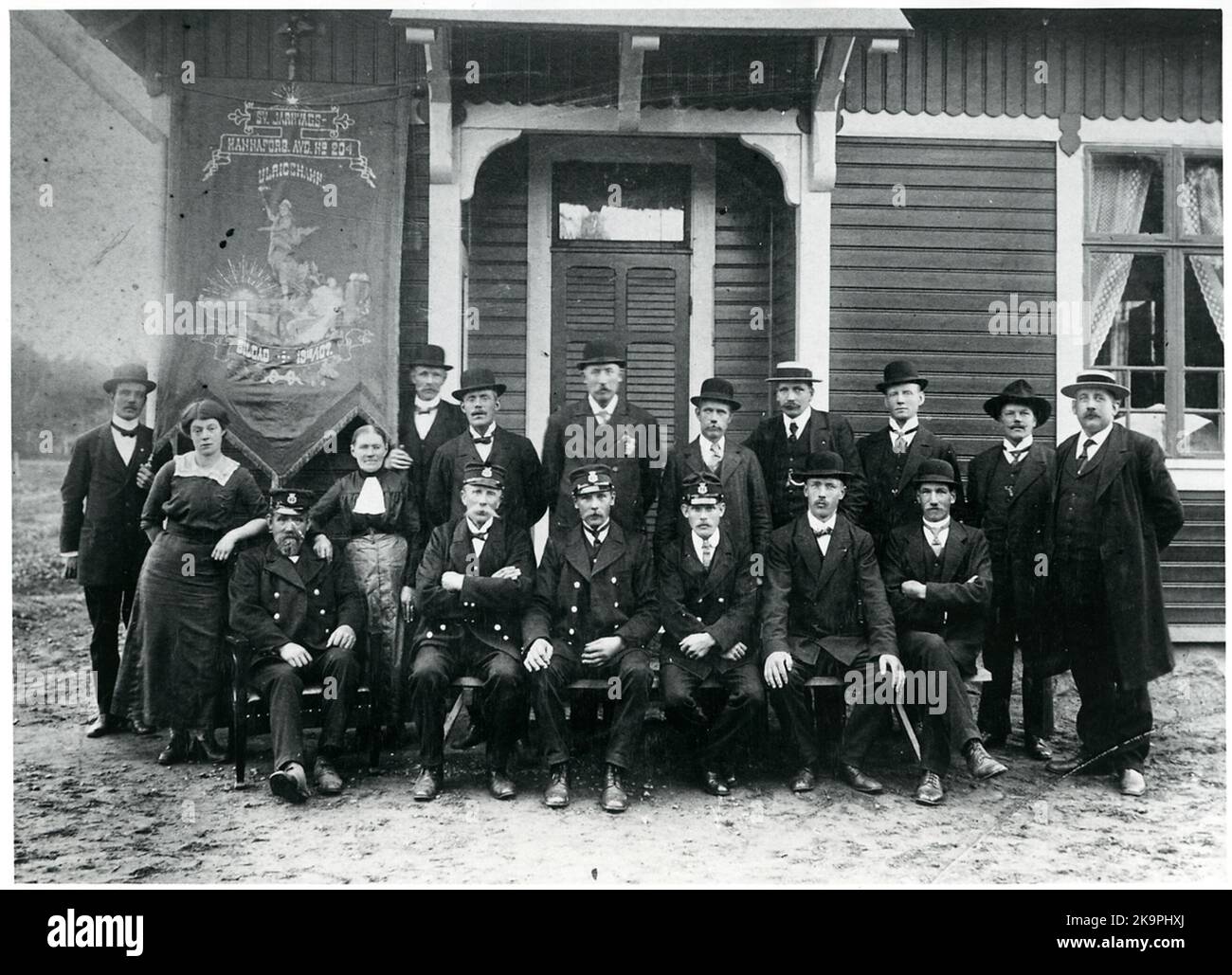 La guardia di pista Lundgren viene sollevata il suo 60th° compleanno 1920 a Åsarp. Foto Stock