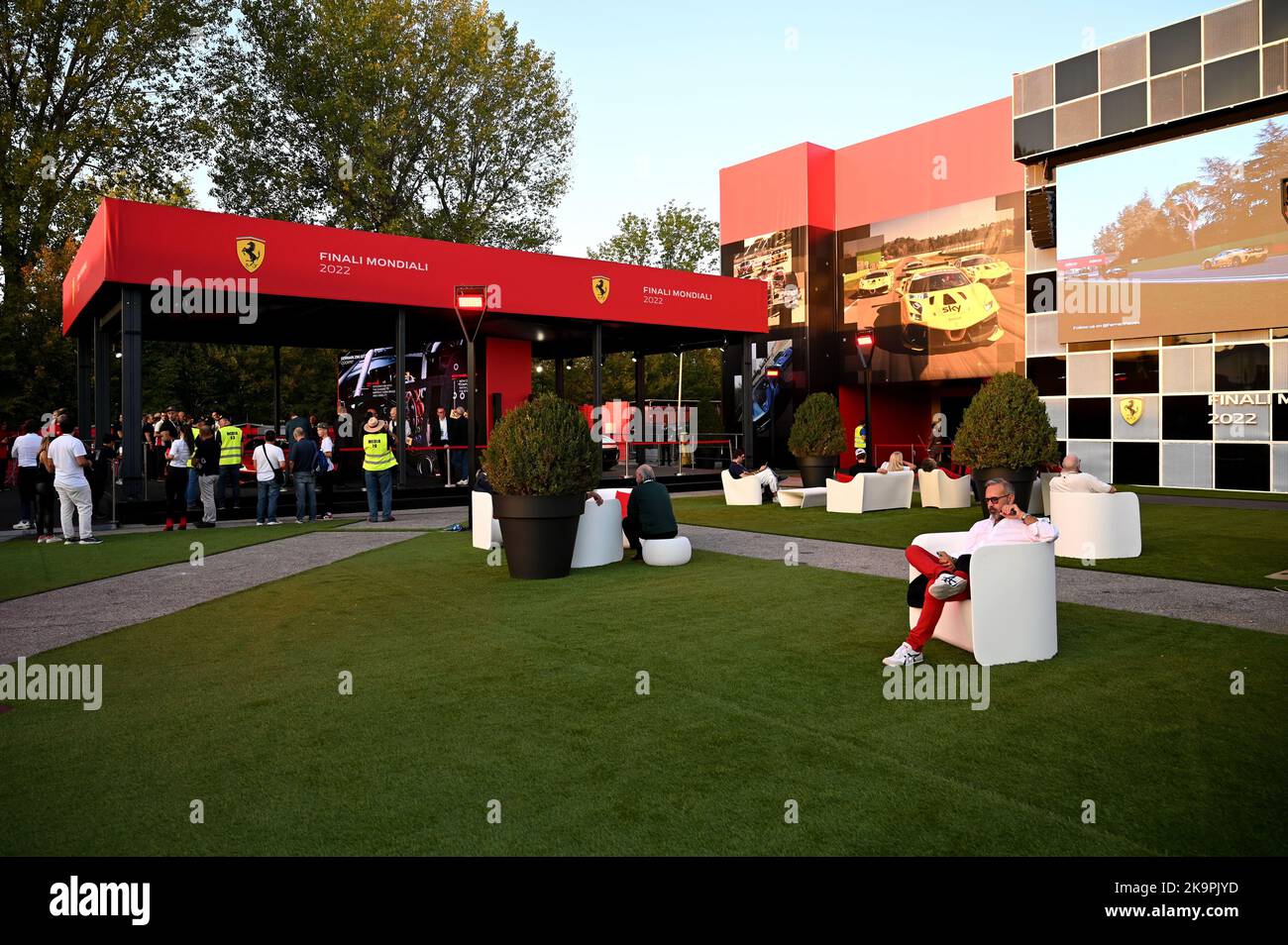 Autodromo Enzo e Dino Ferrari, Imola, Italia, 29 ottobre 2022, Paddok finali mondiali Ferrari 2022 Imola durante il Ferrari Challenge World Finals Day 1 - Ferrari Challenge Cup Credit: Live Media Publishing Group/Alamy Live News Foto Stock