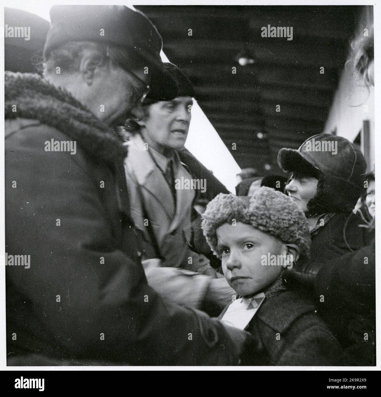 Invio su treni finlandesi per l'evacuazione dei bambini, marzo 1944. Foto Stock