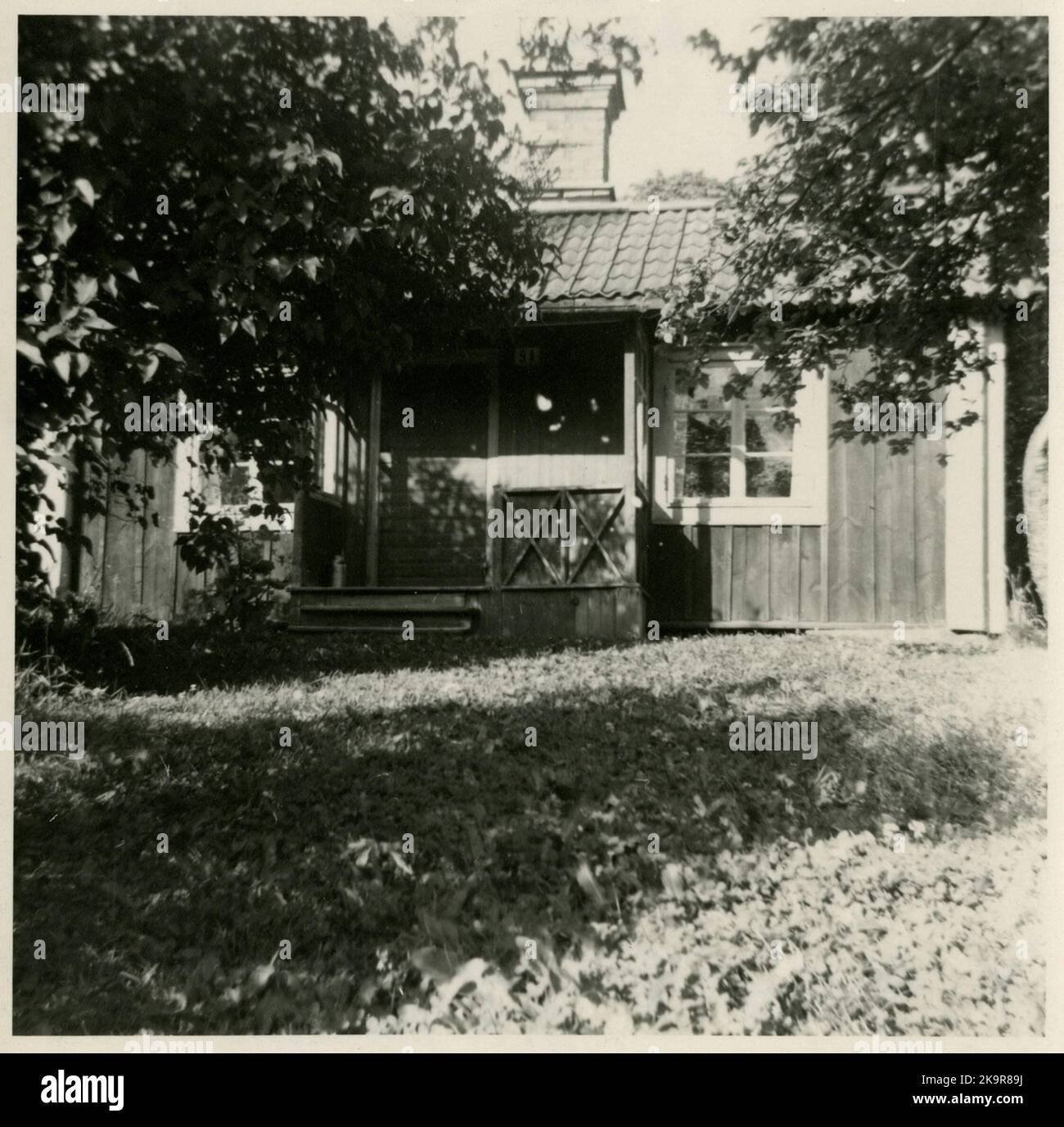 Vecchia stazione casa. Sito di traffico aperto nel 1856. La prima casa della stazione era un edificio in legno a un piano e mezzo. La stazione è stata aperta nel 1876 dalla SWB, Stoccolma - Västerås - Ferrovia Berglagen. Successivamente, l'architetto Axel Kumlien costruì una nuova casa di stazione a ovest del cantiere. Il Damla Stationshuset è ora un museo. Foto Stock