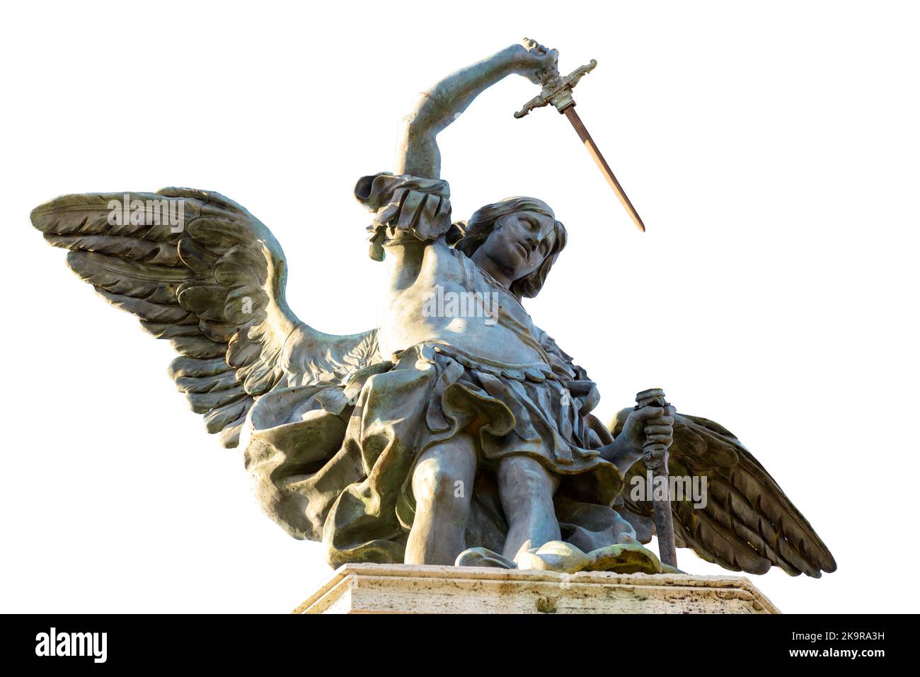 Statua San Michele Arcangelo Grande Statua di San Michele Arcangelo isolata su sfondo bianco, Roma, Italia