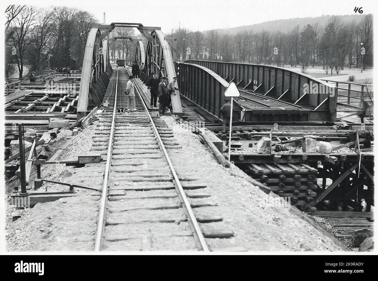 Sostituzione della sovrastruttura sul ponte ferroviario su Nissan a Halmstad. Foto Stock
