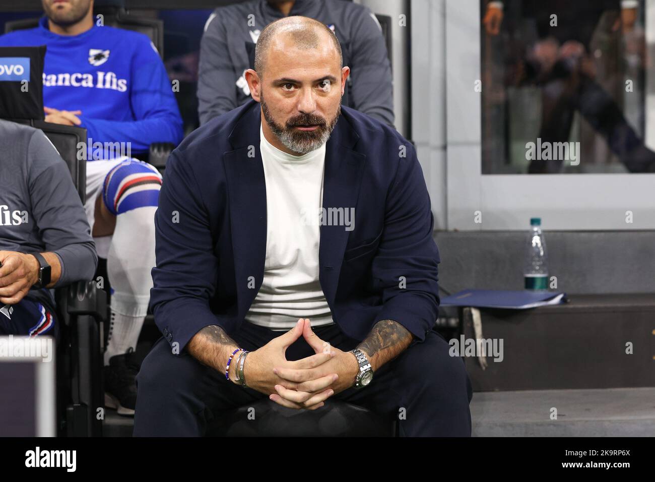 Milano, Italia. 29th Ott 2022. Italia, Milano, 29 2022 ottobre: Dejan Stankovic (responsabile Sampdoria) seduto in panchina prima del calcio d'inizio della partita FC INTER vs SAMPDORIA, Serie A 2022-2023 day12 stadio San Siro (Foto di Fabrizio Andrea Bertani/Pacific Press) Credit: Pacific Press Media Production Corp./Alamy Live News Foto Stock