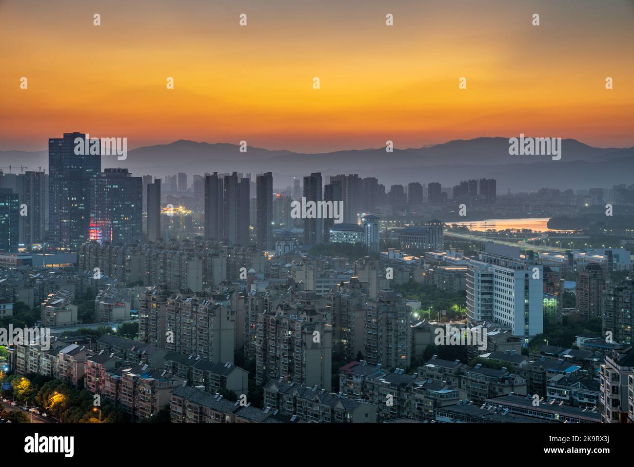 Tramonto nella città in Cina Foto Stock
