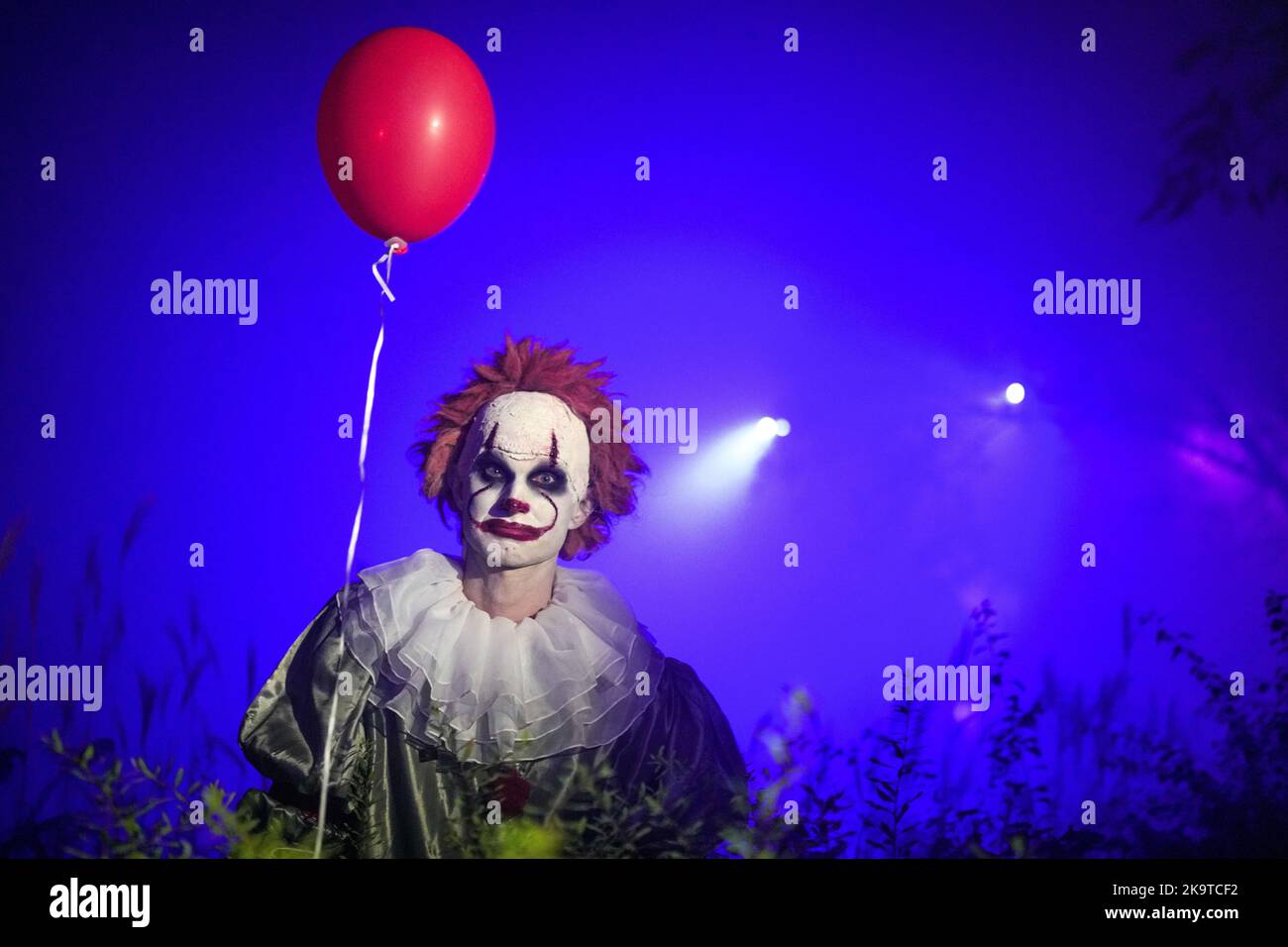 Potsdam, Germania. 29th Set, 2022. Il clown Pennywise del film 'it' pone all'evento Horror Nights 2022 al Filmpark Babelsberg. Credit: Gerald Matzka/dpa/ZB/dpa/Alamy Live News Foto Stock