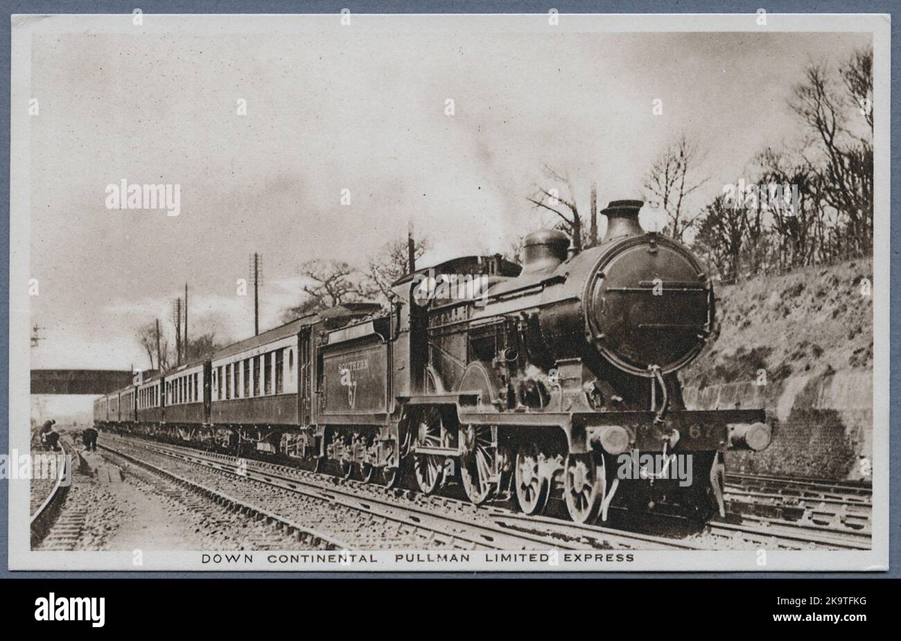 Qui, il treno espresso è visto lungo Continental Pullman Limited Express con la locomotiva a vapore Southern 67. Stazione ferroviaria meridionale Lok 67. Foto Stock