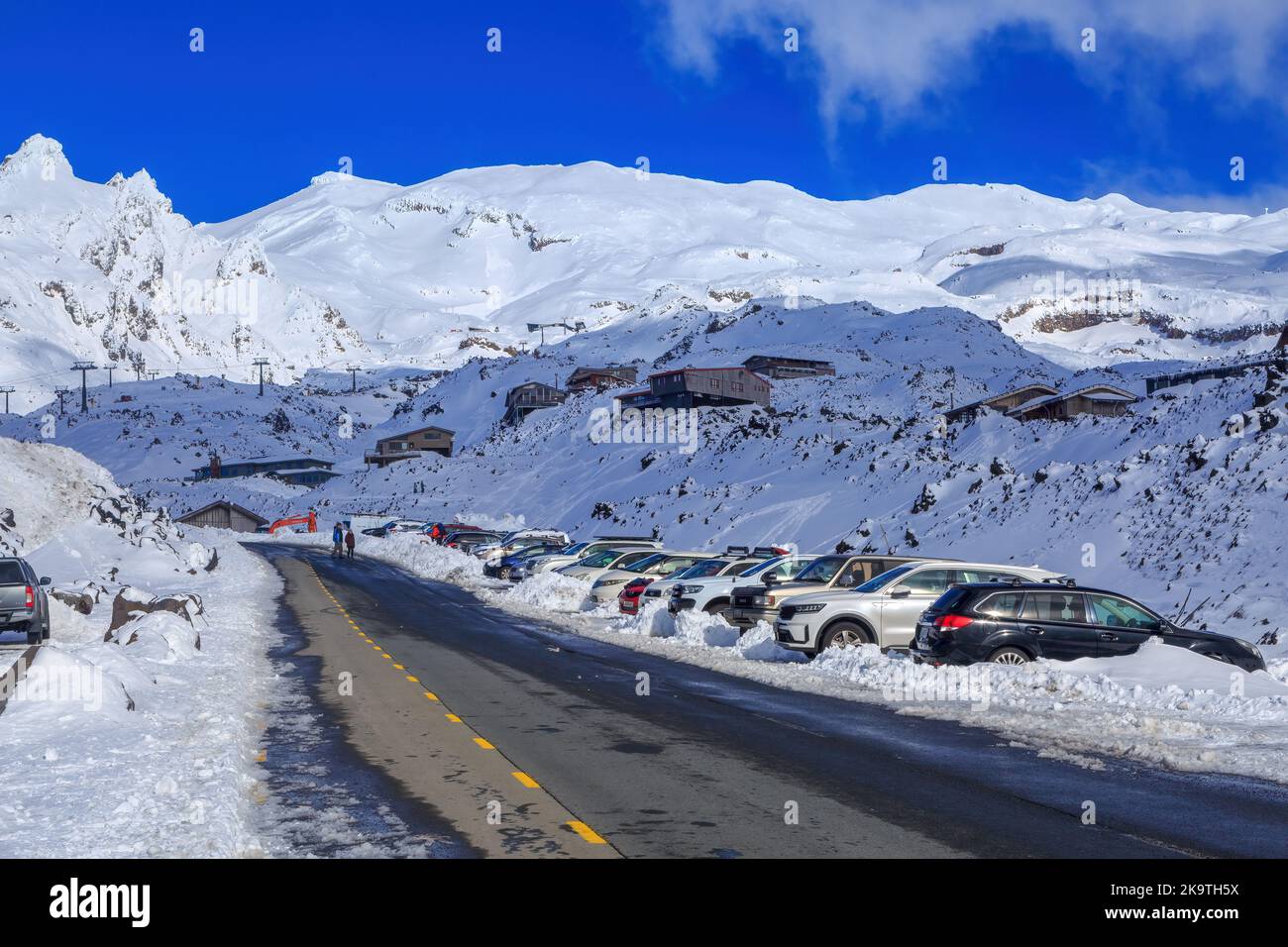 Whakapapa Ski Area, Monte Ruapehu, Nuova Zelanda. Vista sulle piste da Bruce Road Foto Stock