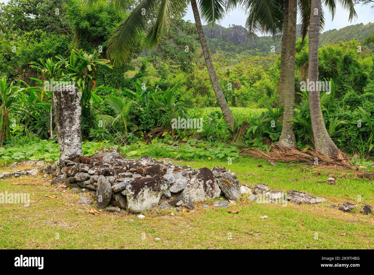 L'antica Arai-te-Tonga marae (luogo d'incontro) sull'isola di Rarotonga, Isole Cook Foto Stock