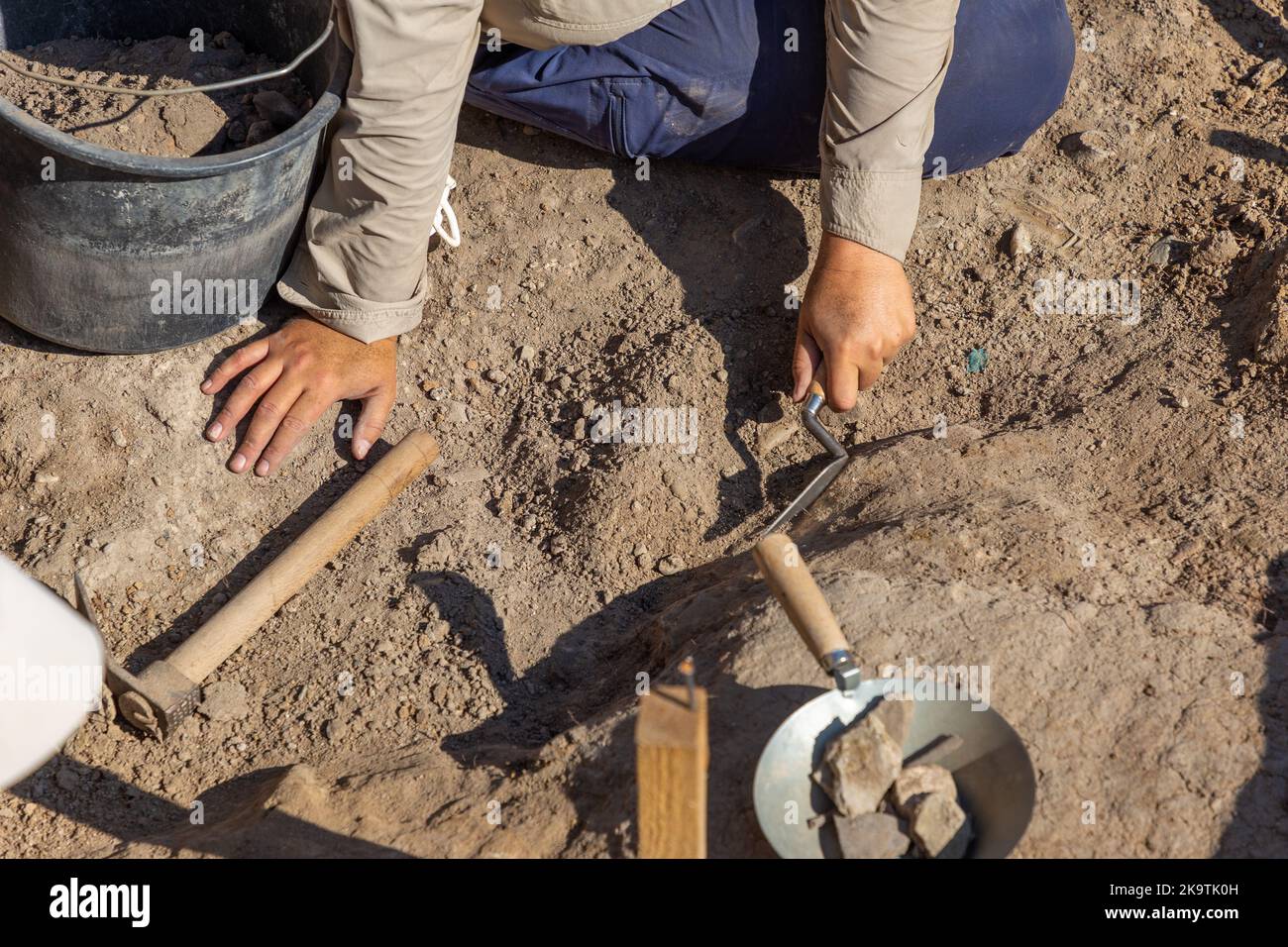 Vetren, Bulgaria - Agosto, 18 2022: Gli archeologi stanno lavorando al sito di scavo Emporion Pistiros. Foto Stock