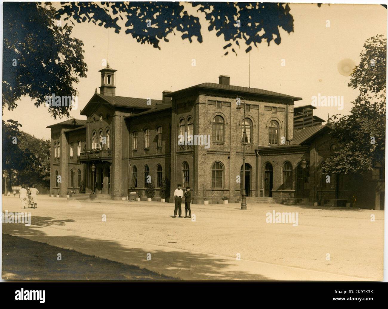 La casa stazione costruita nel 1865 dall'architetto di L & HJ Stationshuset: C Adelsköld. Stazione della classe 1st. La stazione aveva una pista nel 1865 a circa 1940. Con contrassegno K 1986. Casa stazione a due piani in mattoni. Nel 1942, i locali sono stati invertiti e modernizzati. Ingranaggi elettrici. Foto Stock