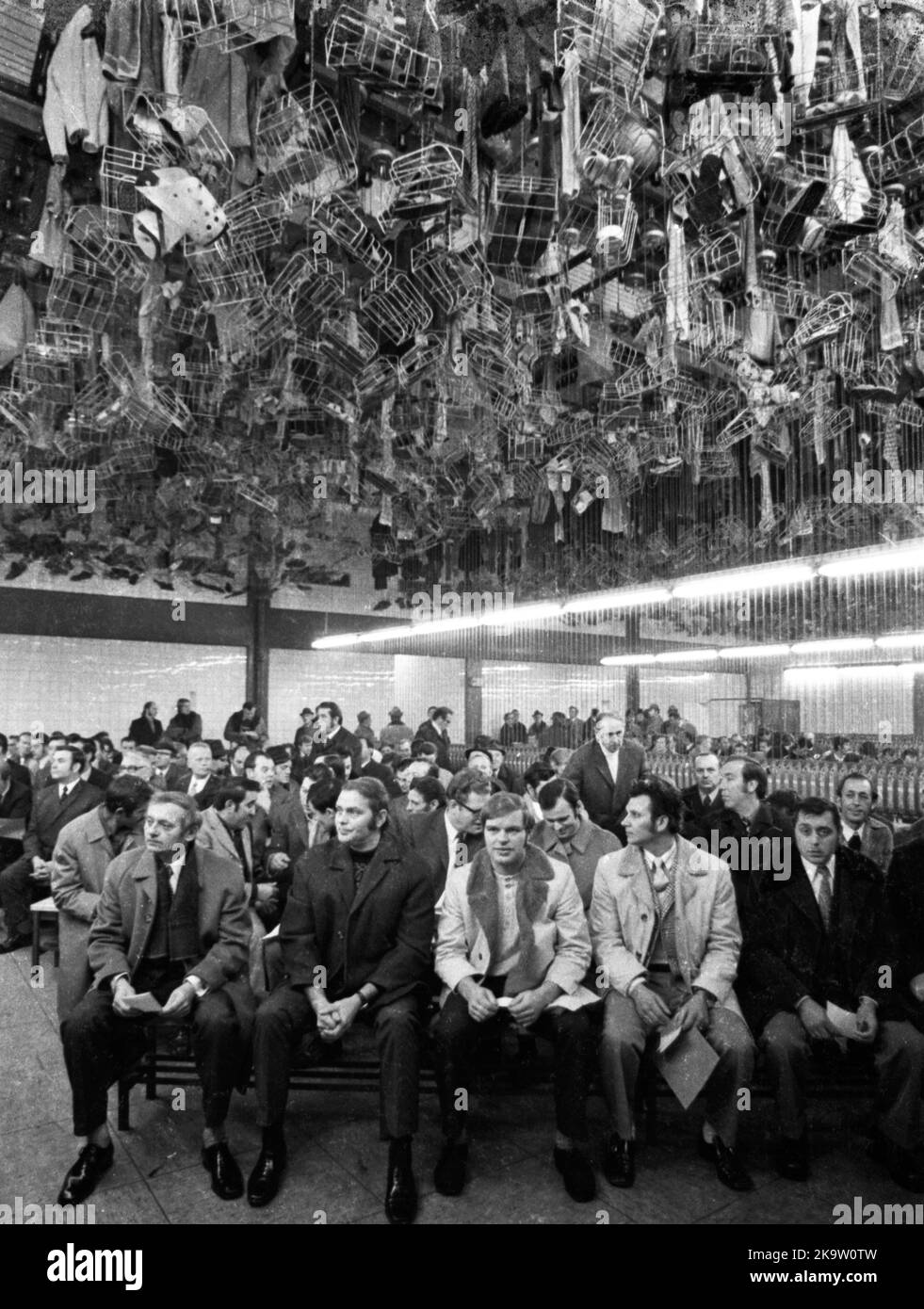 Un incontro di operai nel lavatoio della colleria Monopol il 18 novembre 1973 a Kamen è stato sostituito da una manifestazione contro la chiusura del Foto Stock