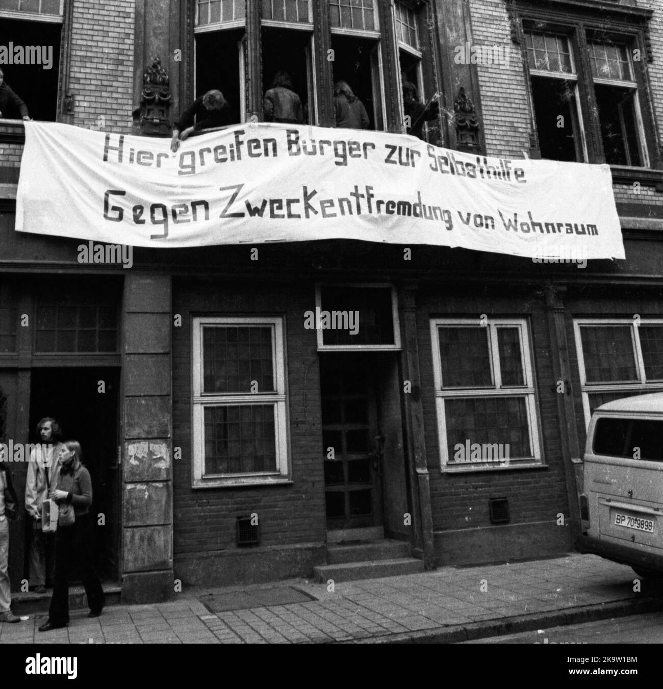 Con l'occupazione di una casa, l'asta dell'Università di Muenster e un certo numero di studenti reagirono all'appropriazione indebita di spazio vivente in Foto Stock