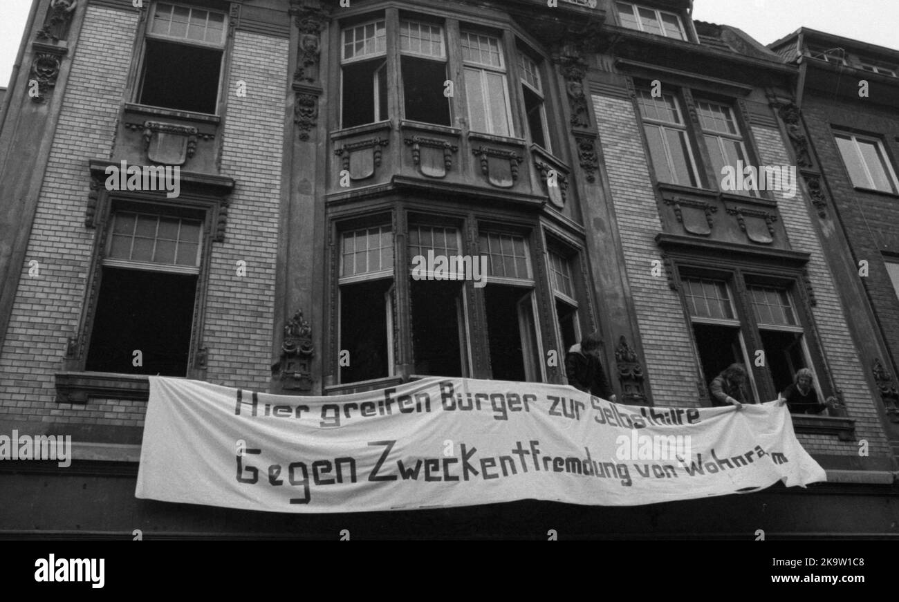 Con l'occupazione di una casa, l'asta dell'Università di Muenster e un certo numero di studenti reagirono all'appropriazione indebita di spazio vivente in Foto Stock