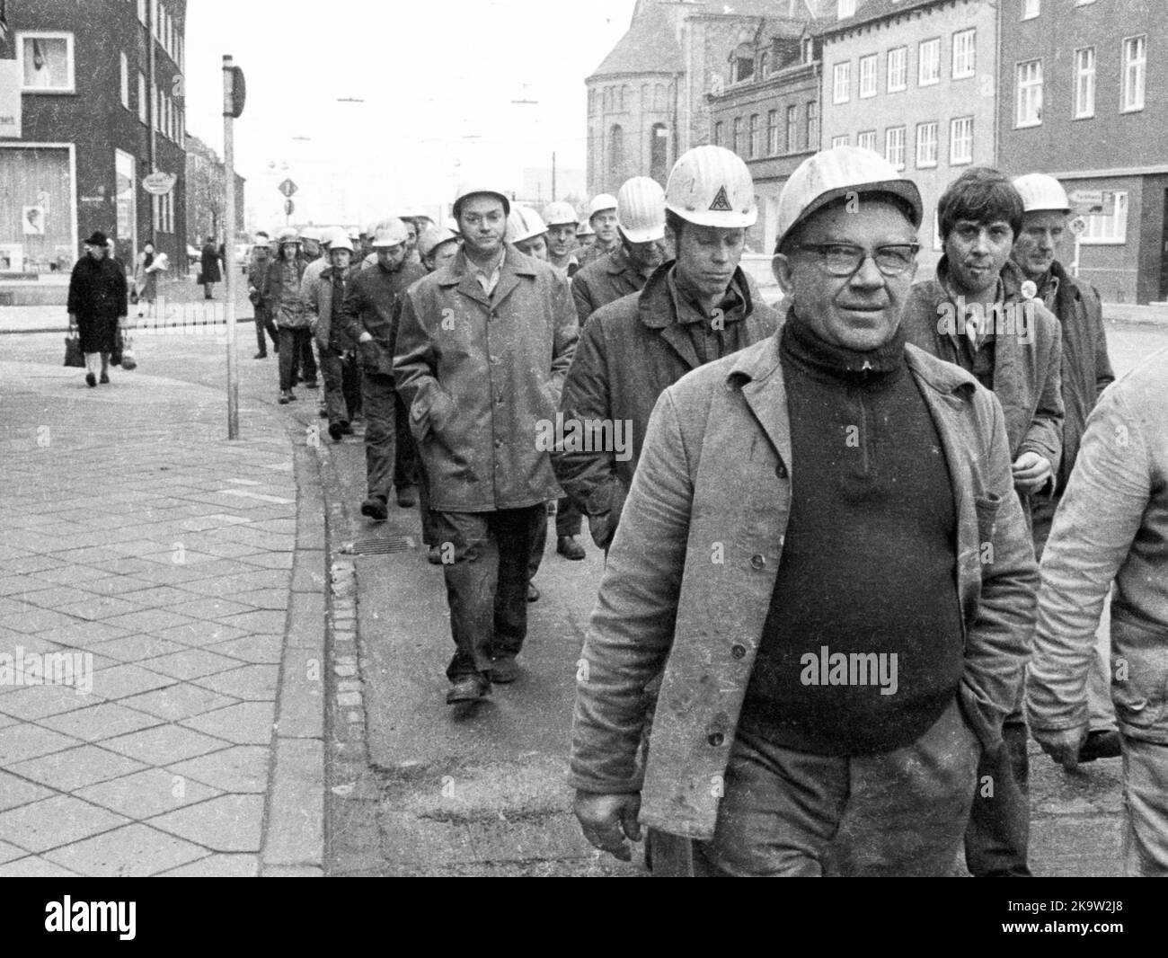 La politica detente di Willy Brandt e della sua coalizione SPD-FDP è stata controversa. Spontaneamente, i lavoratori del settore siderurgico di Gelsenkirchen sono scesi in strada Foto Stock
