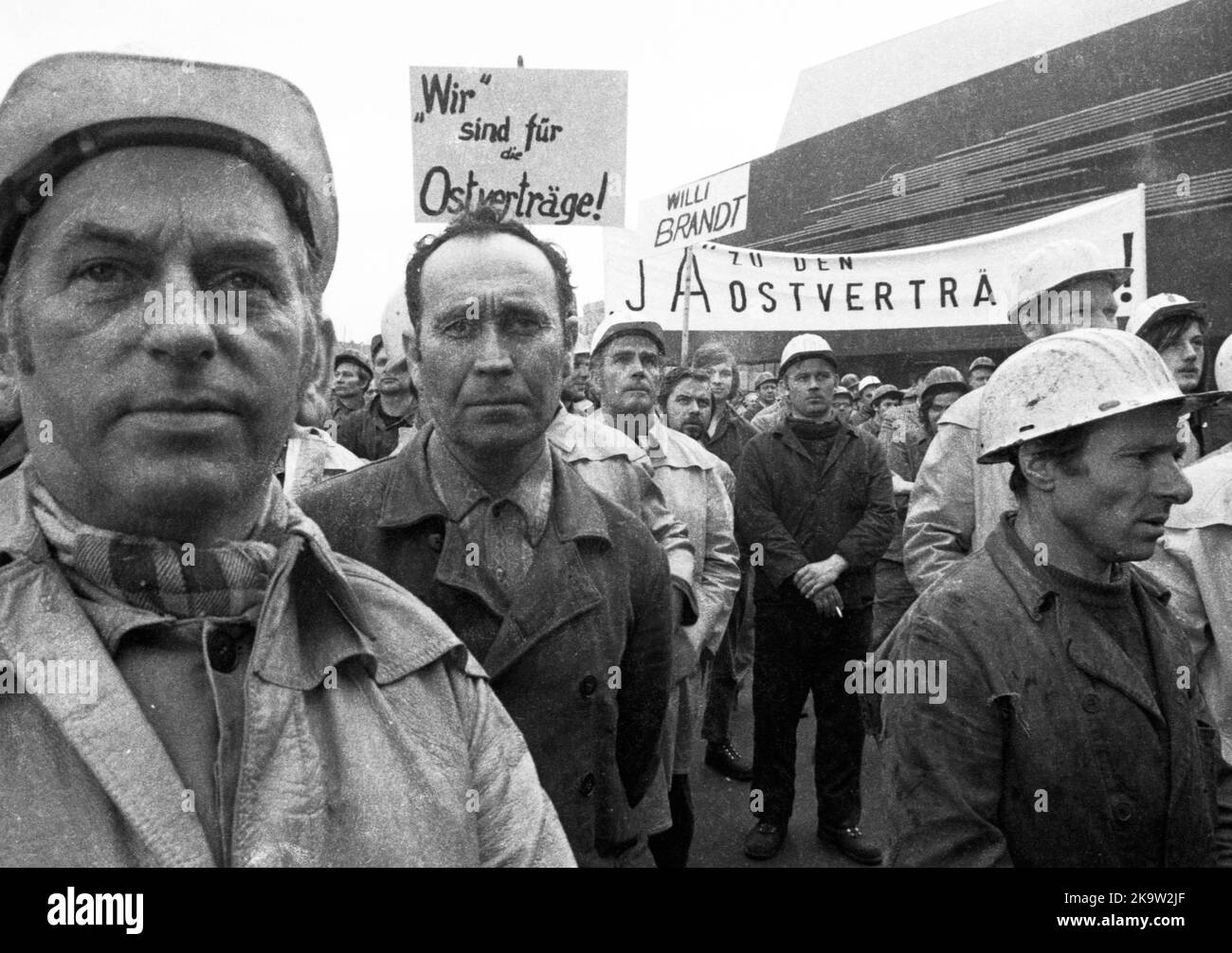 La politica detente di Willy Brandt e della sua coalizione SPD-FDP è stata controversa. Spontaneamente, i lavoratori del settore siderurgico di Gelsenkirchen sono scesi in strada Foto Stock