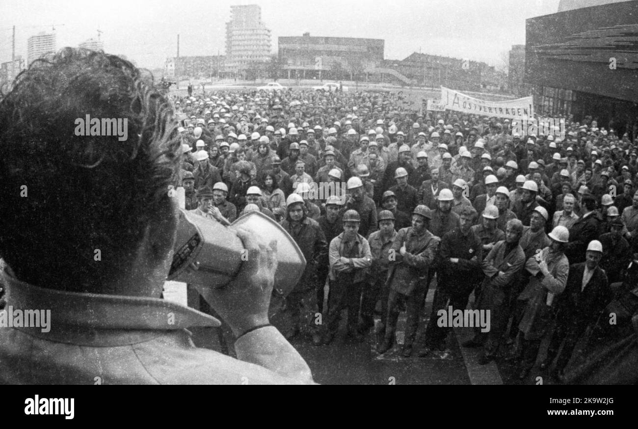La politica detente di Willy Brandt e della sua coalizione SPD-FDP è stata controversa. Spontaneamente, i lavoratori del settore siderurgico di Gelsenkirchen sono scesi in strada Foto Stock