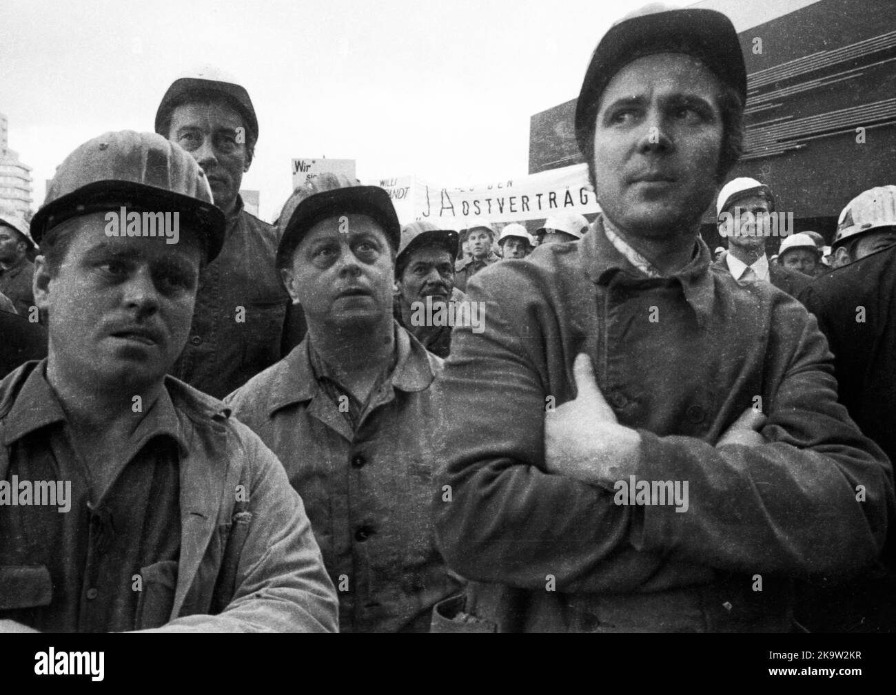 La politica detente di Willy Brandt e della sua coalizione SPD-FDP è stata controversa. Spontaneamente, i lavoratori del settore siderurgico di Gelsenkirchen sono scesi in strada Foto Stock