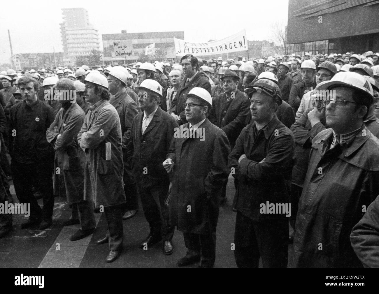 La politica detente di Willy Brandt e della sua coalizione SPD-FDP è stata controversa. Spontaneamente, i lavoratori del settore siderurgico di Gelsenkirchen sono scesi in strada Foto Stock
