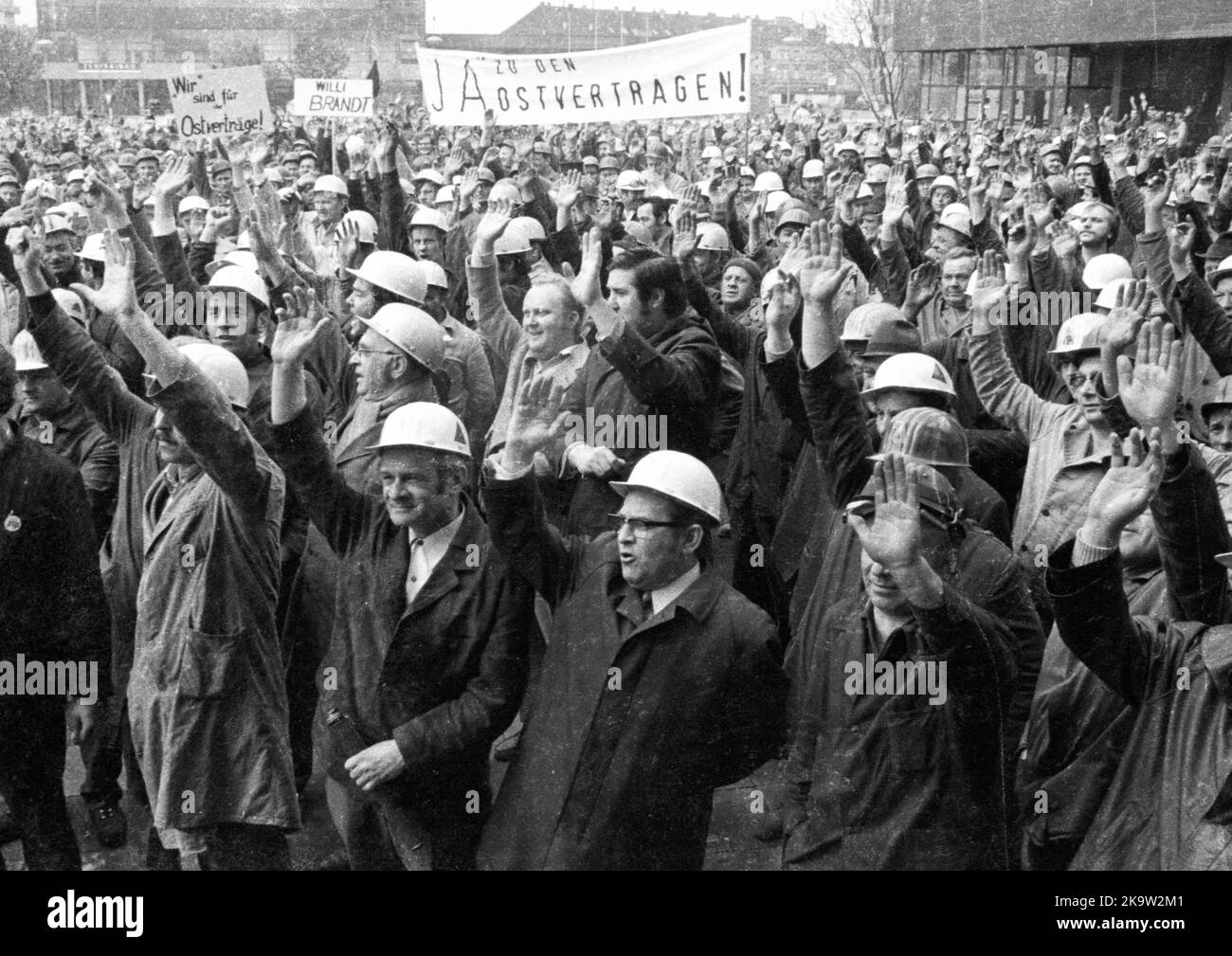 La politica detente di Willy Brandt e della sua coalizione SPD-FDP è stata controversa. Spontaneamente, i lavoratori del settore siderurgico di Gelsenkirchen sono scesi in strada Foto Stock