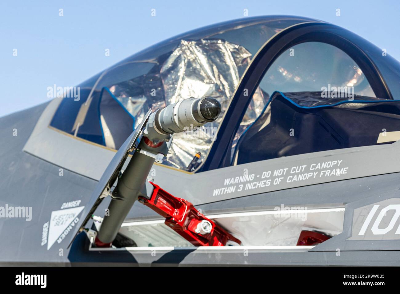 La Lockheed Martin F-35 Lightning II è una famiglia americana di aerei da combattimento multirolo a posto, monototore, per tutte le condizioni atmosferiche, progettati per eseguire sia missioni di superiorità aerea che missioni di sciopero. . Base dell'aeronautica militare di Edwards, California, USA il 15 ottobre 2022. Foto di Tomas Arnoux/ABACAPRESS.COM Foto Stock