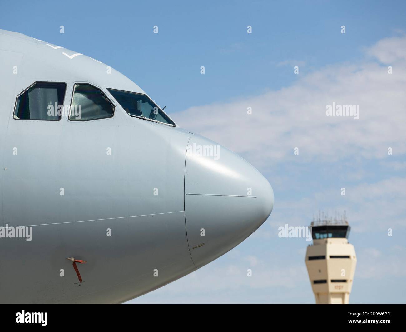 L'Airbus A330 Multi Role Tanker Transport (MRTT) è un aereo europeo per il rifornimento aereo e il trasporto militare basato sull'Airbus civile A330 . Base dell'aeronautica militare di Edwards, California, USA il 15 ottobre 2022. Foto di Tomas Arnoux/ABACAPRESS.COM Foto Stock