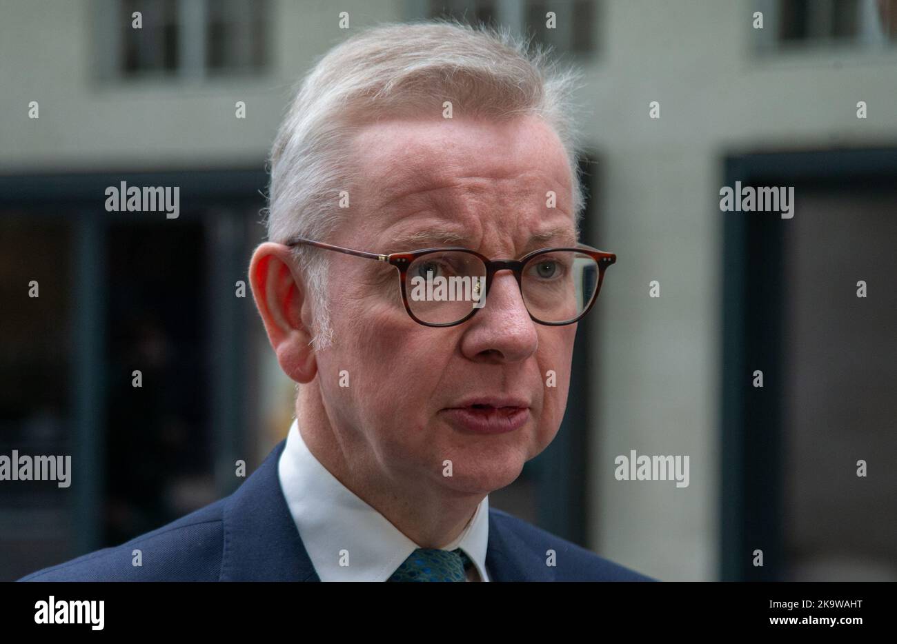 Londra, Inghilterra, Regno Unito. 30th Ott 2022. Segretario di Stato per gli alloggi, le comunità e il governo locale MICHAEL GOVE è visto fuori BBC come appare domenica con Laura Kuenssberg. (Credit Image: © Tayfun Salci/ZUMA Press Wire) Credit: ZUMA Press, Inc./Alamy Live News Foto Stock