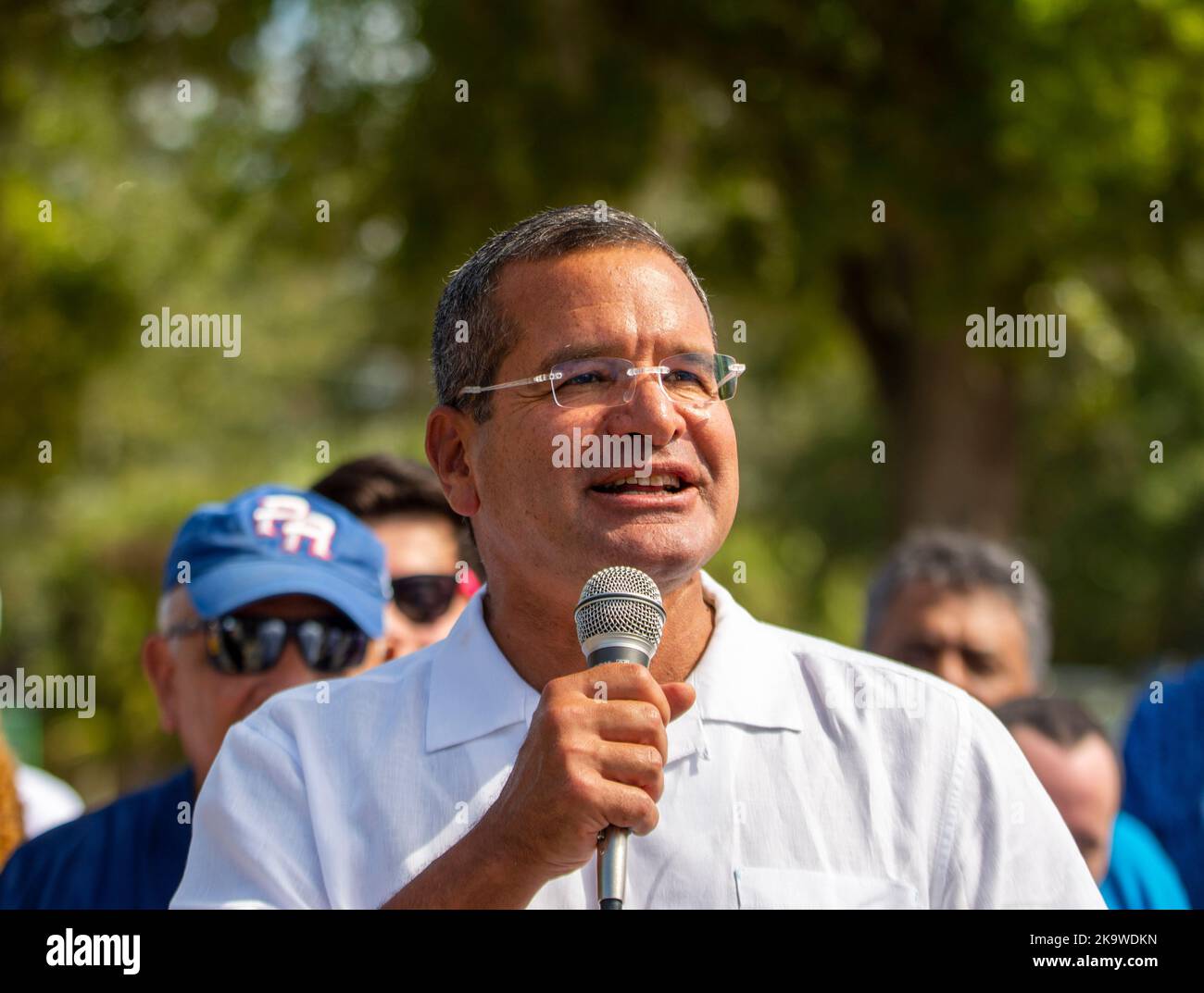Kissimmee, Florida, Stati Uniti. 29th Ott 2022. 29 ottobre 2022, Kissimmee, Florida: Il governatore di Puerto Rico Pedro Pierluisi parla con gli elettori latini a un evento GOTV. (Credit Image: © Dominic Gwinn/ZUMA Press Wire) Credit: ZUMA Press, Inc./Alamy Live News Foto Stock