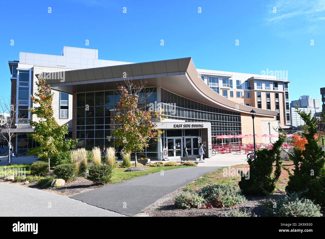 STONY BROOK, NEW YORK - 21 OTT 2022: L'East Side Dining offre una varietà di piatti, tra cui Kosher, Halal, cucina caraibica e opzioni Vegan o st Foto Stock