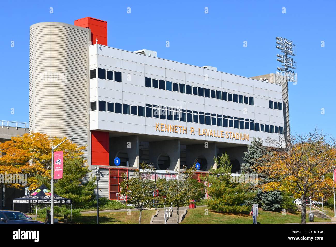 STONY BROOK, NEW YORK - 21 ottobre 2022: Stadio Lavalle. Lo stadio Kenneth P. Lavalle è sede della squadra di football, calcio e lacrosse di Stony Brook SeaWolves Foto Stock