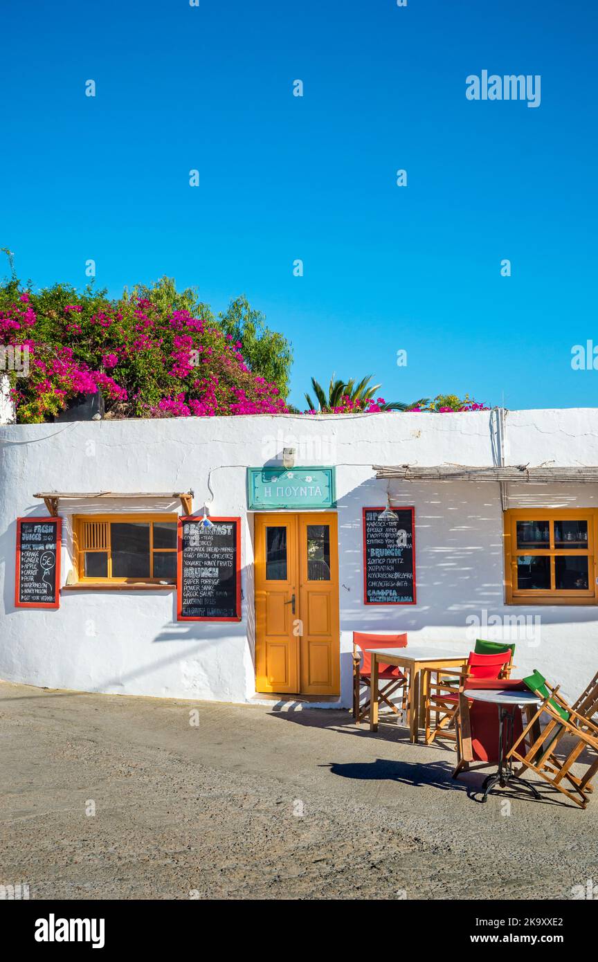 Ristorante greco tradizionale nella città di Chora sull'isola di Folegandros. CICLADI, Grecia Foto Stock