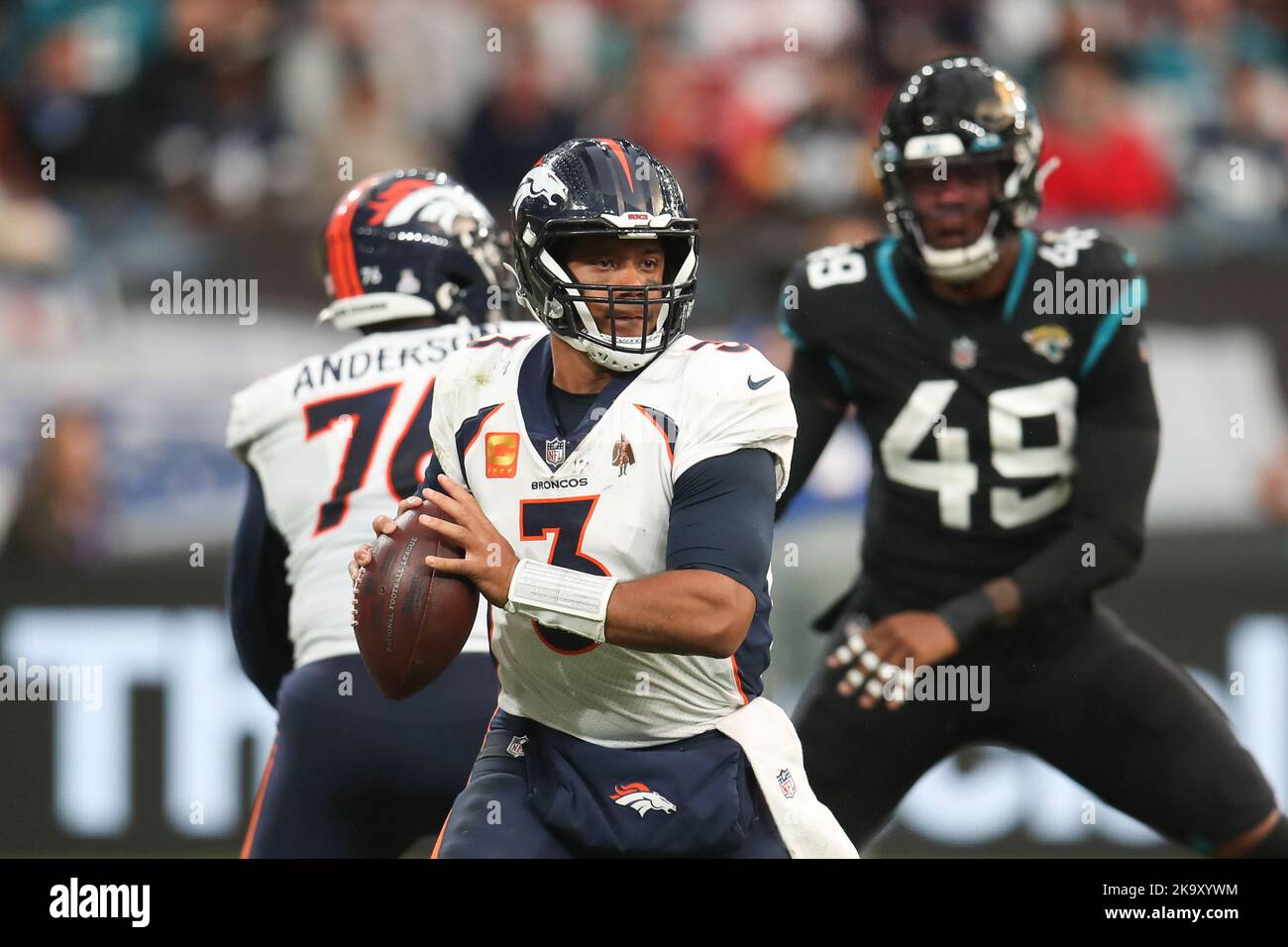 Russell Wilson di Denver Broncos durante la partita internazionale della NFL al Wembley Stadium, Londra. Data immagine: Domenica 30 ottobre 2022. Foto Stock