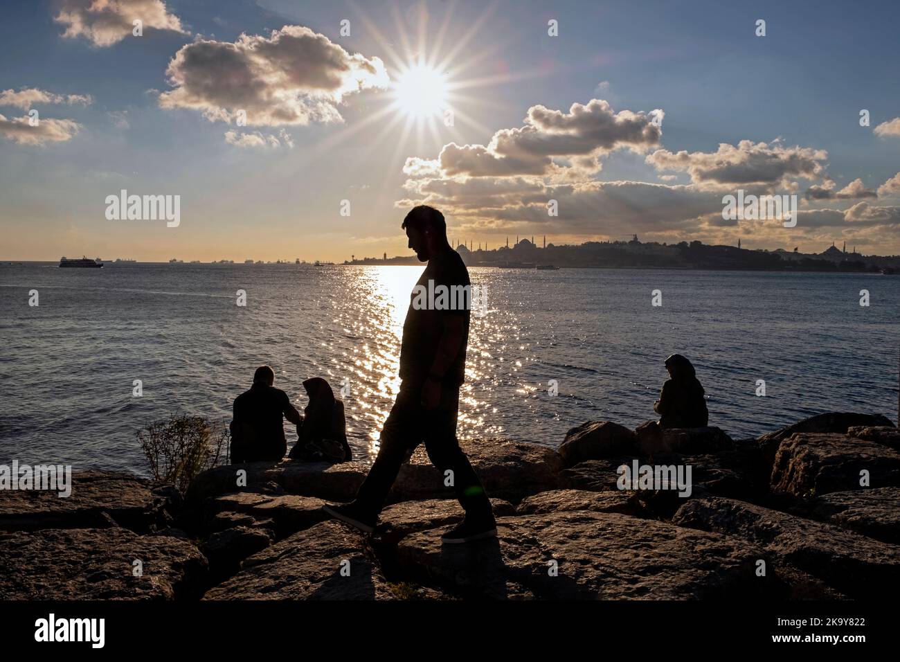 TURCHIA, Istanbul - .29 ottobre 2022 - istanbul storica penisola silhouette in serata Foto Stock