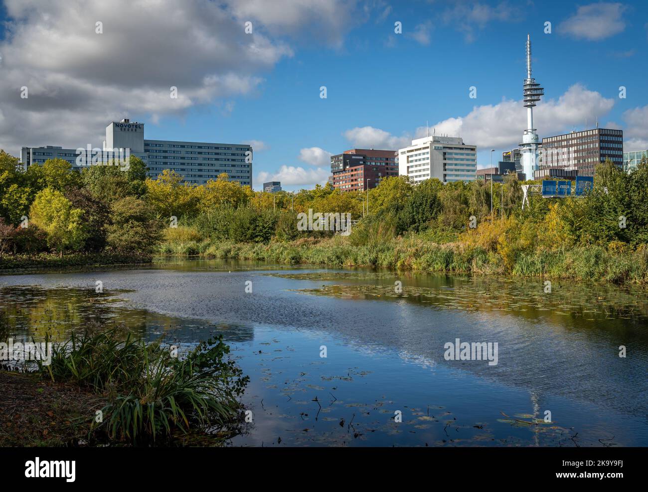 Amsterdam, Paesi Bassi, 06.10.2022, Amsterdam zuid e Zuidas quartiere visto da Amstelpark Foto Stock