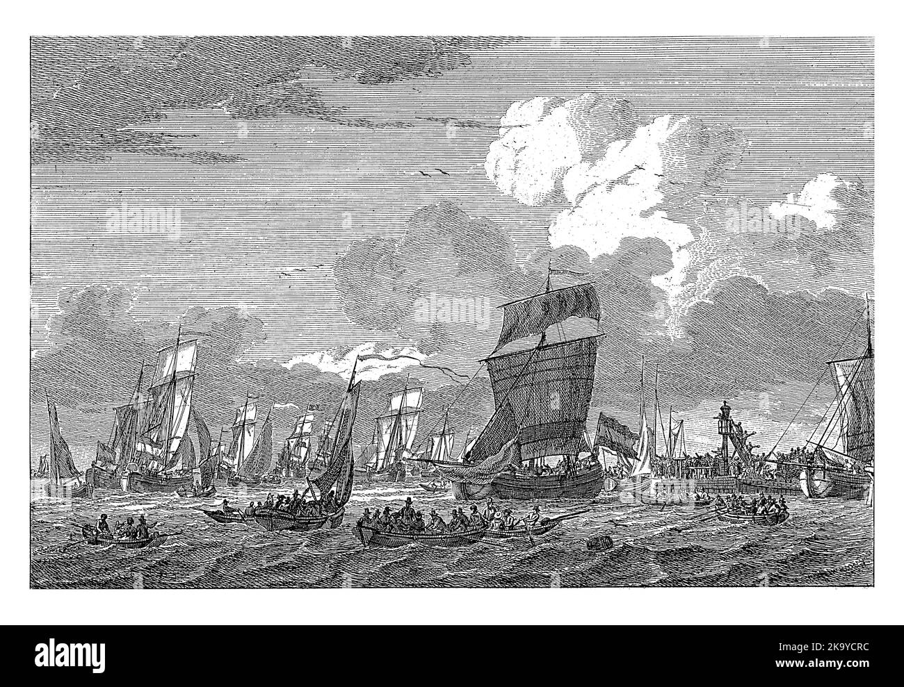 Su un molo affollato a Vlaardingen, molte persone stanno navigando verso le piste di partenza, le barche da pesca e le navi a vela. Foto Stock