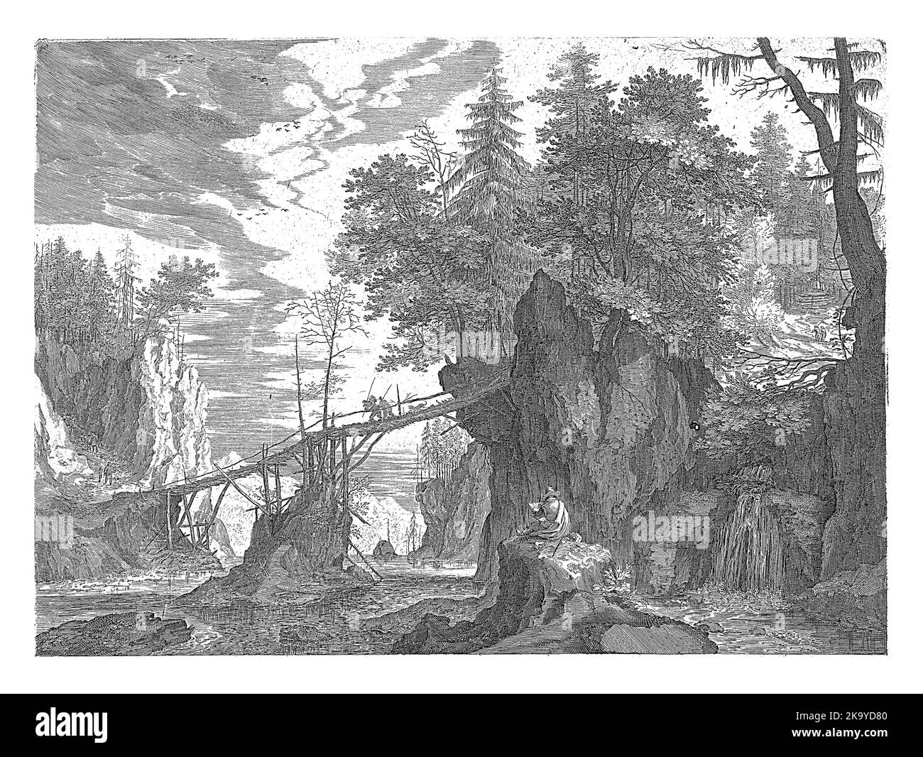 Paesaggio forestale con un fiume sul quale scorre uno stretto ponte di legno. Davanti a destra un disegnatore, visto dal retro. Disegna il paesaggio. Foto Stock