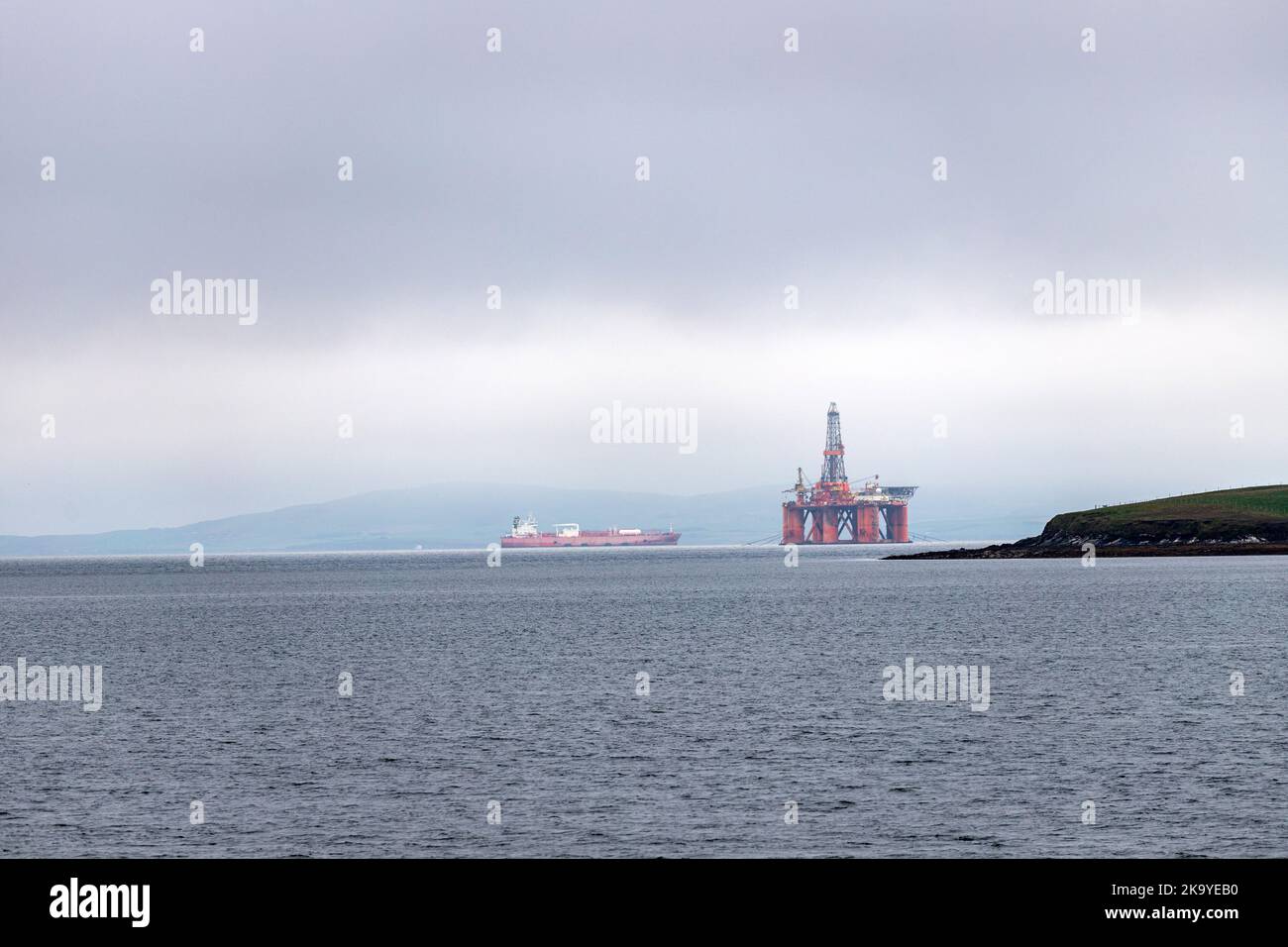 Piattaforma di perforazione Scapa Flow, Orkney, Scozia, Regno Unito Foto Stock