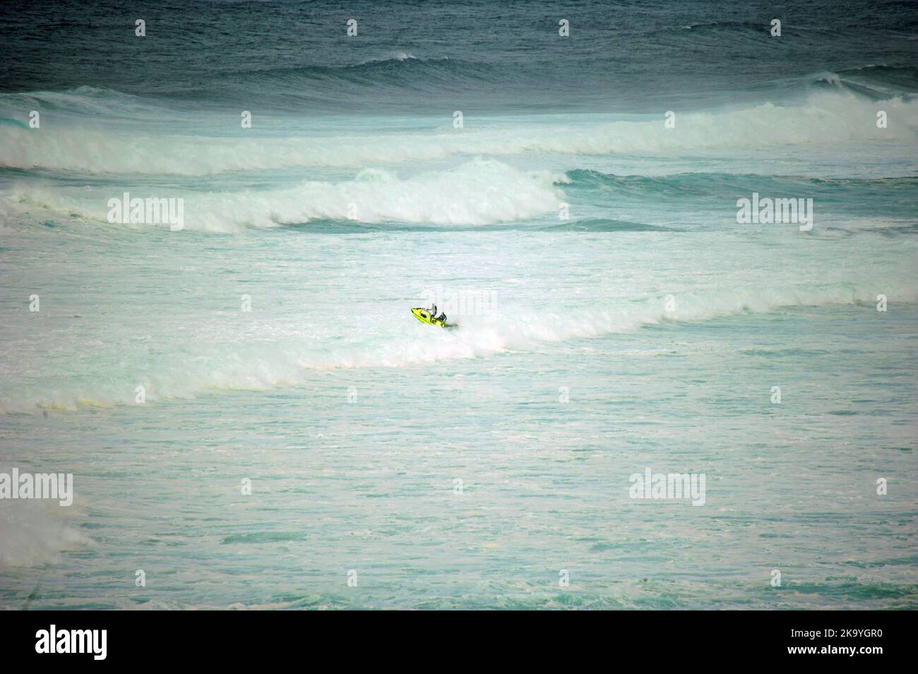Tow-in Surfing, Nazarè, Portogallo Foto Stock