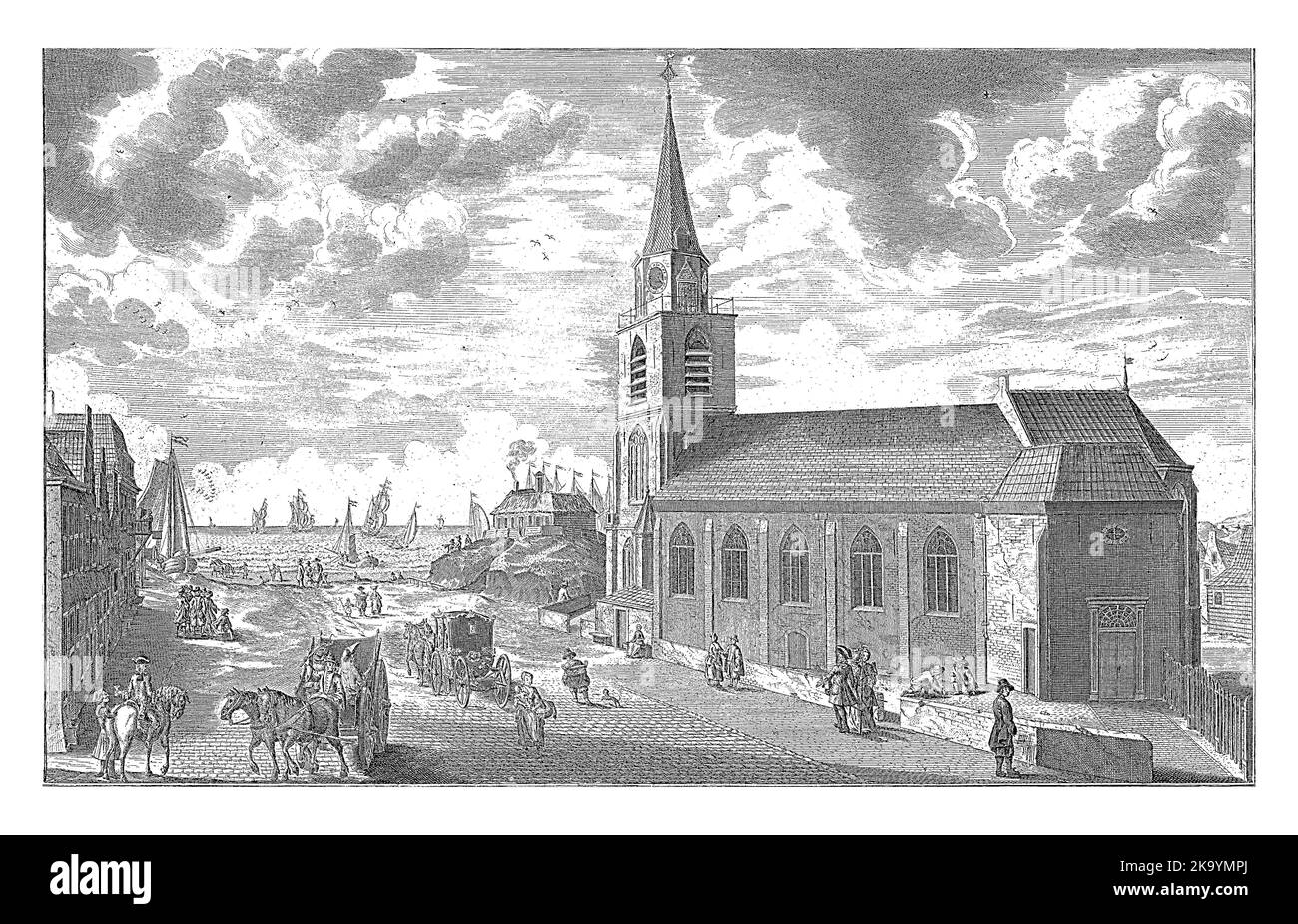 Vista dell'Oude Kerk a Scheveningen, con il Mare del Nord sullo sfondo. Sotto la performance il titolo e la dedizione in olandese e francese. Foto Stock