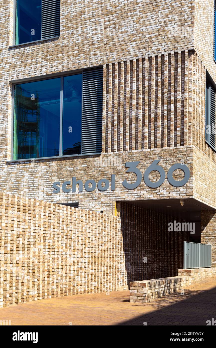 Esterno della scuola elementare 360 a Sugar House Island, Londra, Regno Unito Foto Stock