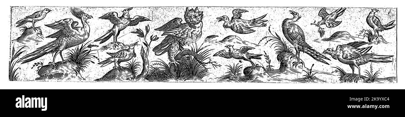 A destra del gufo volano due uccelli, quello più a destra con un ramoscello nel becco. Foglio 6 dalla serie di 12 fogli numerati. Foto Stock