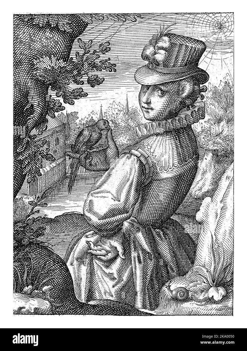 Una donna elegante, a metà lunghezza all'aria aperta, tiene un uccello in mano e guarda sopra la spalla sinistra verso lo spettatore. Foto Stock