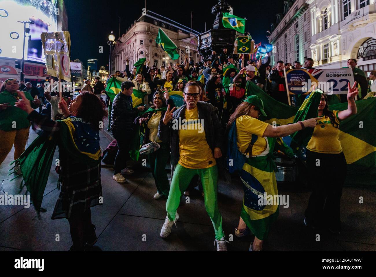 I sostenitori di Bolsonaro chiedono ai militari brasiliani di intervenire dopo la vittoria di Lula. Foto Stock