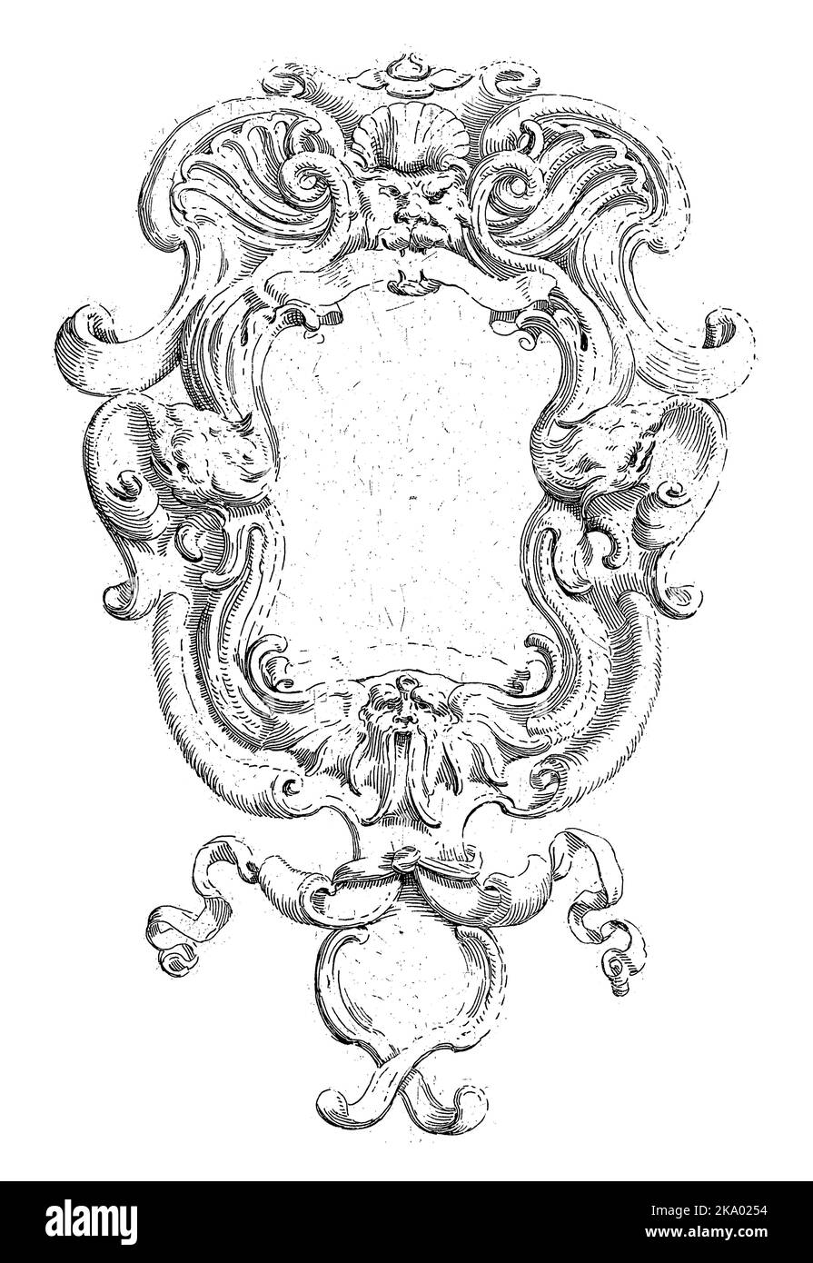 Il bordo della cartouche è decorato a sinistra e a destra con una testa di pesce che termina in un tronco Foto Stock