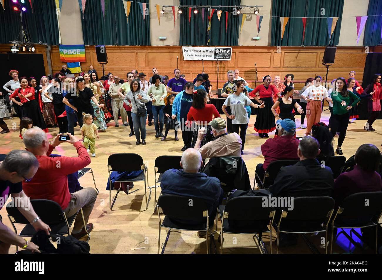 Londra, Regno Unito. 30th Ott 2022. La gente partecipa alla danza di flamenco - Flamenco con gusto suona al Dance Around the World - Festival of World Dance 2022 alla Cecil Sharp House, il 30th ottobre 2022, Londra, Regno Unito. Credit: Vedi li/Picture Capital/Alamy Live News Foto Stock