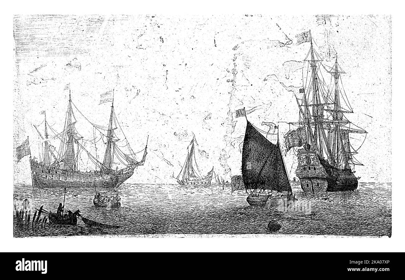 Un sloop pieno di uomini naviga verso una barca a vela a tre alberi. Sulla destra c'è un altro tre-maestro, anche con vele abbassate. Una barca da pesca naviga per questo. Poll Foto Stock