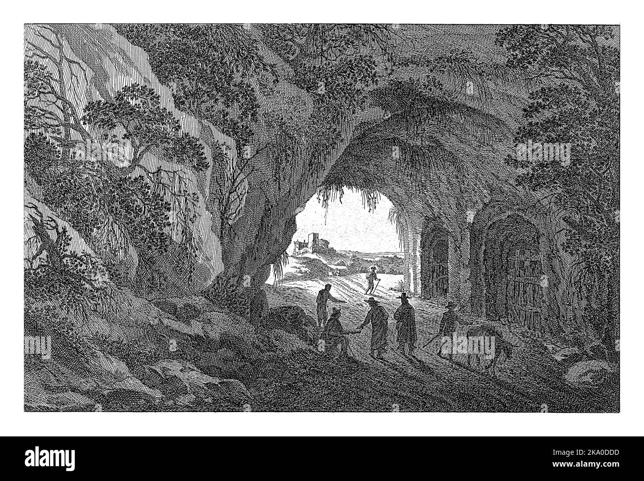 Un tunnel tagliato nella roccia con alcuni viaggiatori sulla strada e un uomo con un asino. Due porte nella parete del tunnel sulla destra. Un paesaggio nella distica Foto Stock