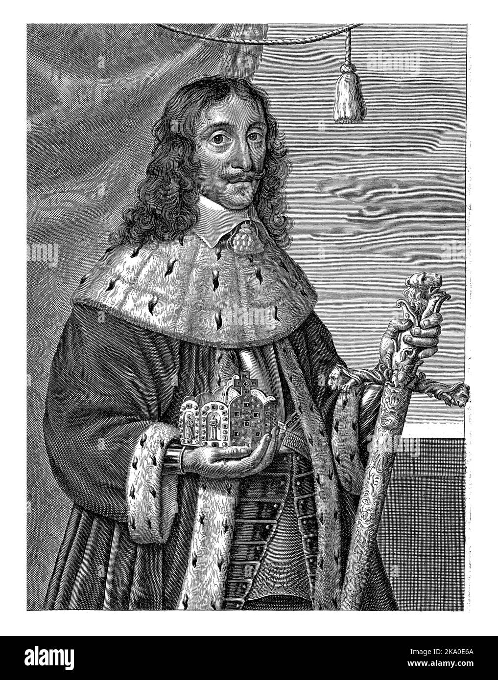 Ritratto a metà lunghezza di un uomo in un mantello di ermine. Nella sua mano sinistra tiene una spada con teste di leone e nella sua mano destra una corona imperiale. Foto Stock