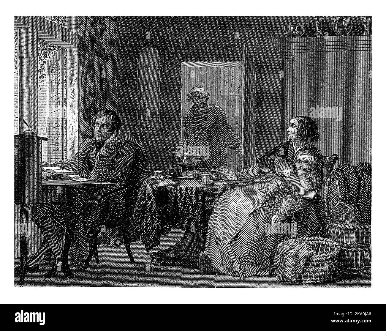 Un uomo è seduto ad una scrivania di fronte ad una finestra aperta. Dietro di lui una donna siede a un tavolo dove viene servito il tè. Ha un toddler sul suo grembo. Un elderl Foto Stock