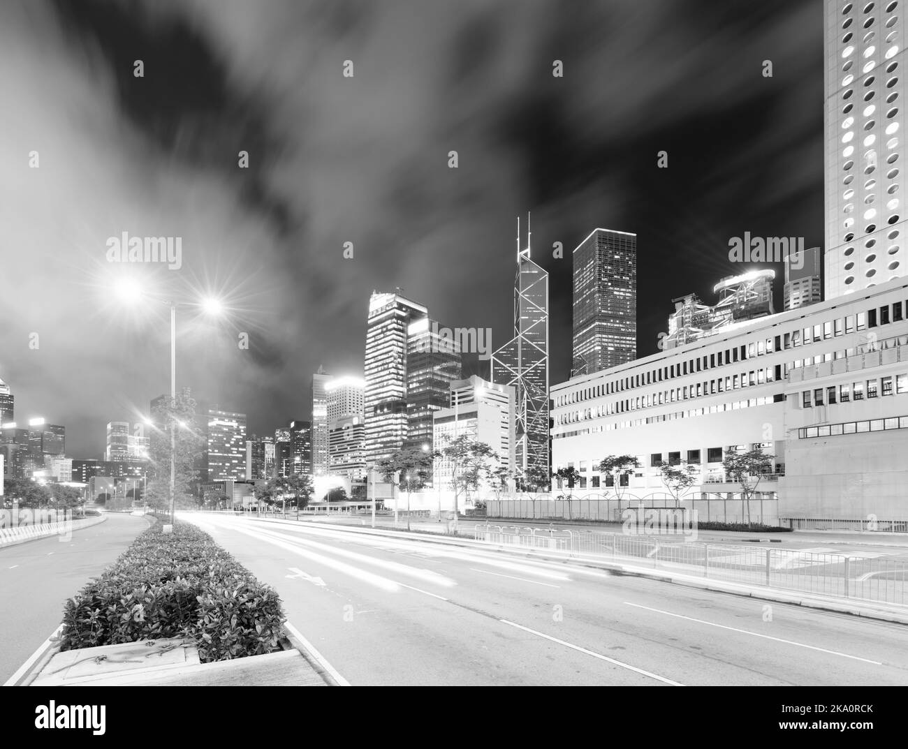 Hong Kong vista notturna con luce per auto Foto Stock