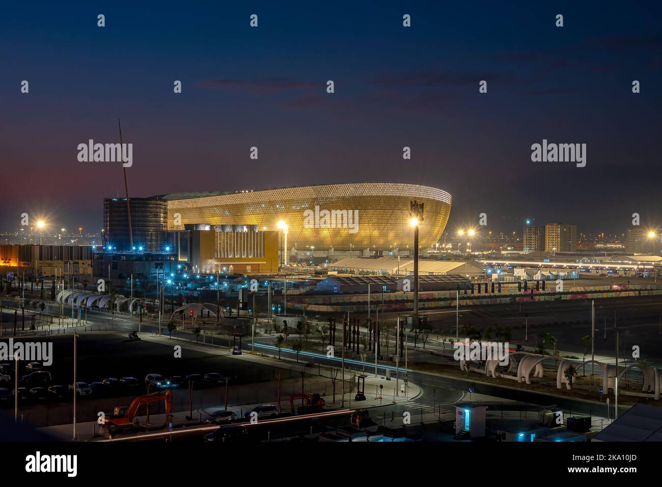 La vista notturna del Lusail Stadium da 80.000 posti - è qui che si terrà la finale della Coppa del mondo FIFA Qatar 2022 - Doha QATAR 11-08-2022 Foto Stock